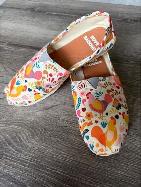 Groove Bags Custom Kicks Womens 6W Chicken Floral Slip On Canvas Shoes